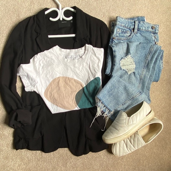 Simons Contemporary Art Deco Inspired Graphic T-shirt - Picture 2 of 4